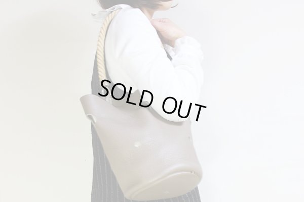 エルメス　マンジョワール エトゥーブ／SIV金具　持ったイメージ