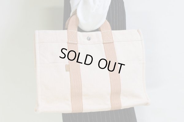 エルメス　ニューフールトゥMM オレンジ　持ったイメージ