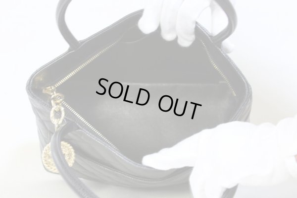 シャネル 復刻トートバック 中身