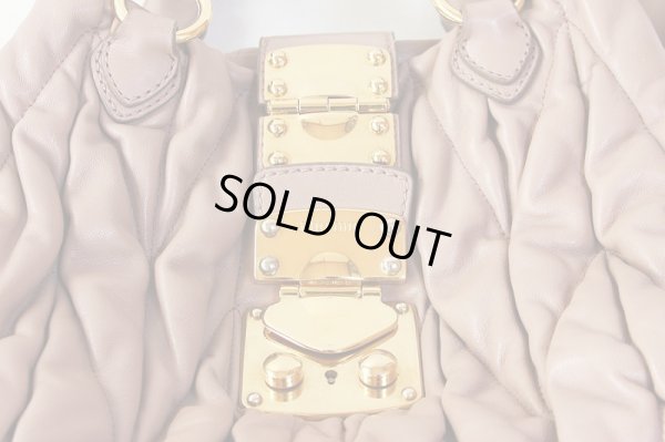 ミュウミュウ マテラッセ2WAYバック RN0473 ピンクベージュ(CAMMEO) 金具部分小傷