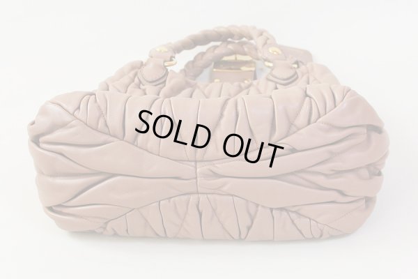 ミュウミュウ マテラッセ2WAYバック RN0473 ピンクベージュ(CAMMEO) 底