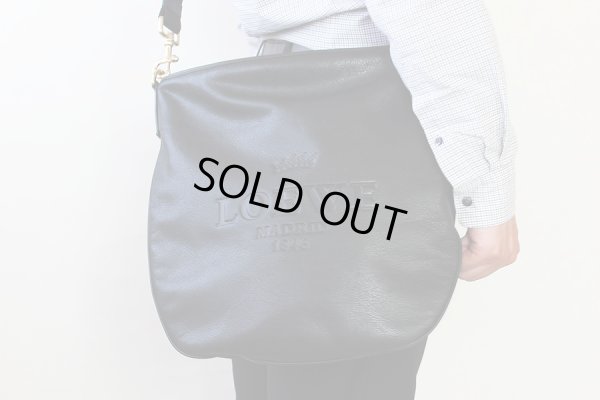 ロエベ ショルダーバック ブラック/GP金具 持ったイメージ