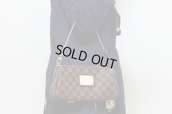 ルイヴィトン エヴァ N55213 持ったイメージ