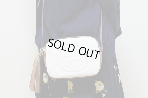 グッチ SOHO ディスコバック 308364 498870 ホワイト/オールドローズ 掛けたイメージ