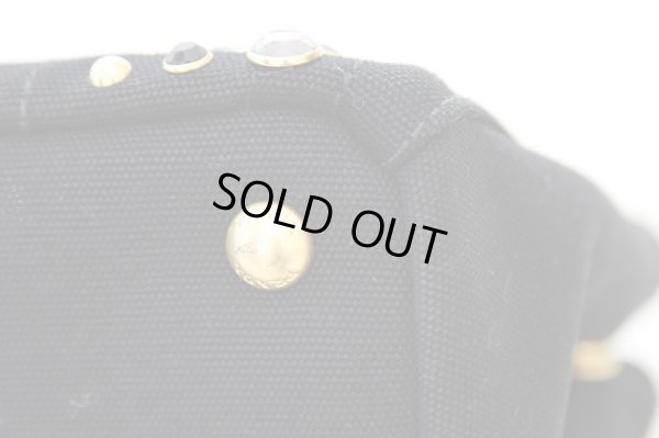 底鋲に小傷が見受けられます。