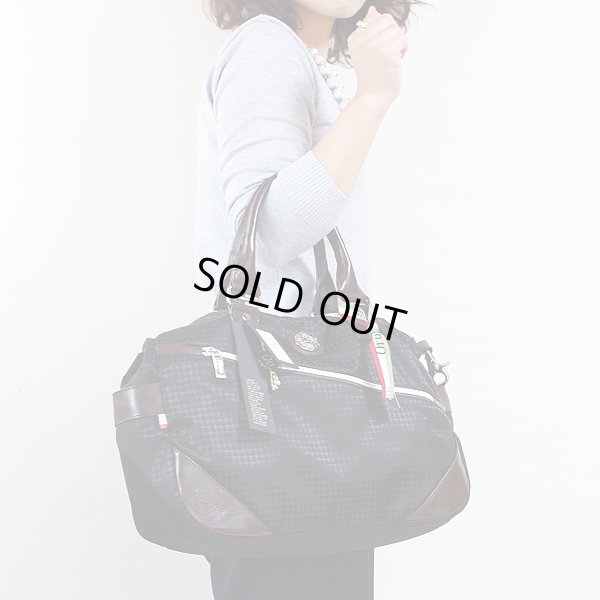 オロビアンコ  ビジネスバック SILVOFFICE-C ブラック/マロン 持ったイメージ(2)