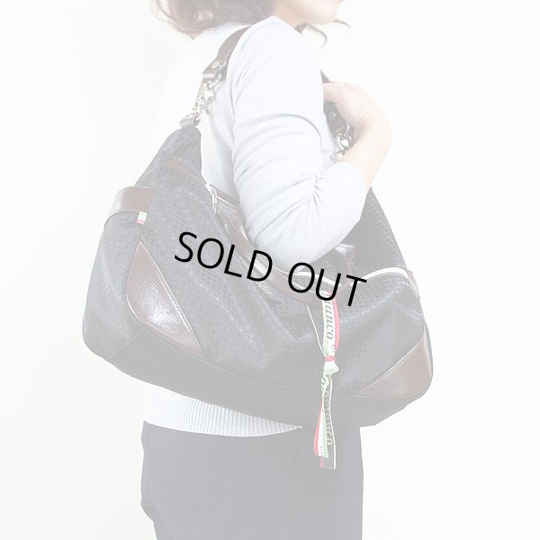 オロビアンコ  ビジネスバック SILVOFFICE-C ブラック/マロン 持ったイメージ