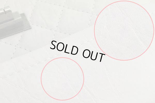 シャネル 2.55ライン Wチェーンショルダーバック A30225 ホワイト ヴィンテージ加工 ボールペンシミ