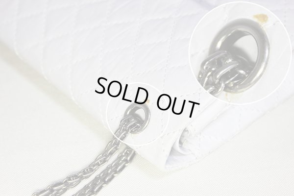 シャネル 2.55ライン Wチェーンショルダーバック A30225 ホワイト ヴィンテージ加工シャネル 2.55ライン Wチェーンショルダーバック A30225 ホワイト ヴィンテージ加工 シミ
