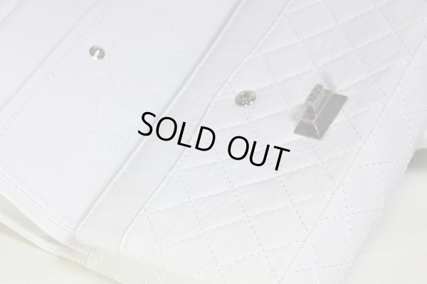 シャネル 2.55ライン Wチェーンショルダーバック A30225 ホワイト ヴィンテージ加工 金具