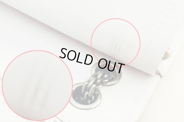 シャネル 2.55ライン Wチェーンショルダーバック A30225 ホワイト ヴィンテージ加工 内側フラップ部 汚れ