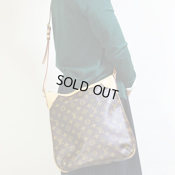 ルイ・ヴィトン　オデオンMM M56389　持ったイメージ