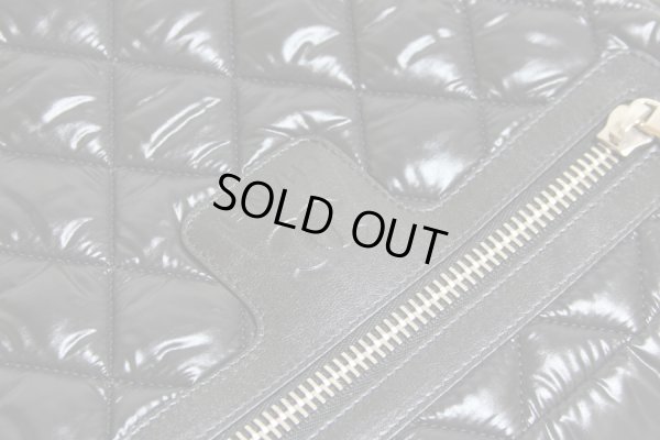 レザーに所々にうっすらとスレが見受けられます。