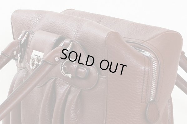 フェラガモ  ガンチーニ ミニボストンショルダーバック DY-21 6880 ブラウン サイド上部