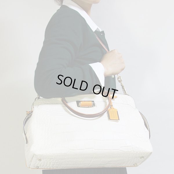 コーチ  2WAYショルダーバック No.A1469-30227 アイボリー　掛けたイメージ