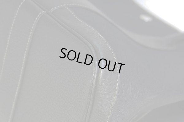 エルメス  ガーデンパーティPM ブラック　四隅にカドスレがあります。