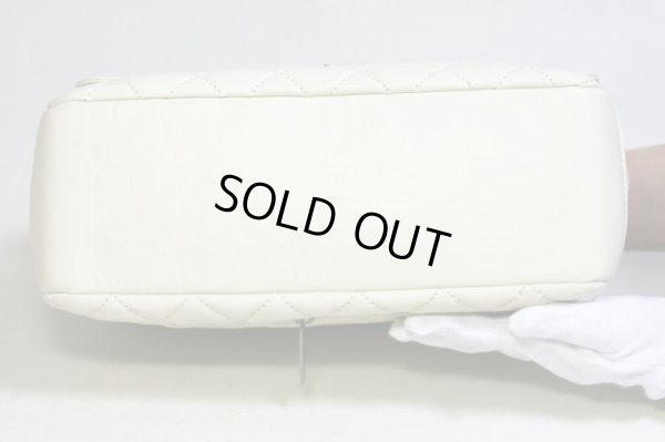 シャネル パリ・ニューヨークコレクション Wチェーンショルダーバック A32461 アイボリー/SIV金具 底