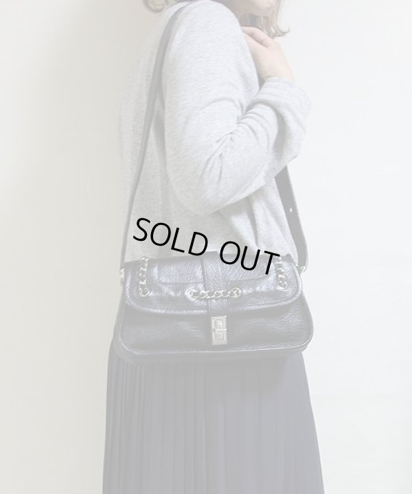 シャネル 2.55 2WAYショルダーバック ブラック/SIV金具 肩掛けサイズイメージ