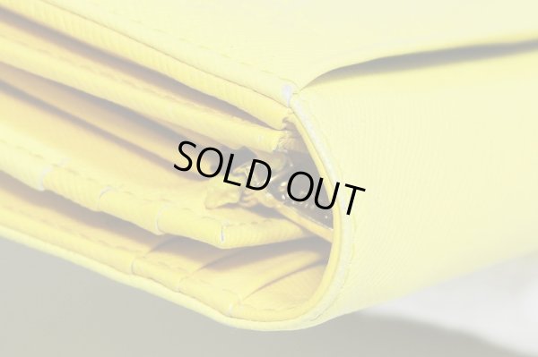 サマンサタバサ プチチョイス　ディズニーコレクション 美女と野獣 ニツ折長サイフ イエロー　角スレ(3)