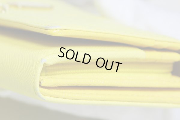 サマンサタバサ プチチョイス　ディズニーコレクション 美女と野獣 ニツ折長サイフ イエロー　角スレ(2)