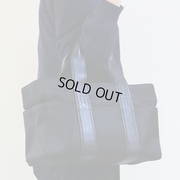 エルメス　アカプルコPM　ブラック　持ったイメージ