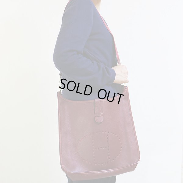 エルメス エヴリン1 GM ボルドー 掛けたイメージ