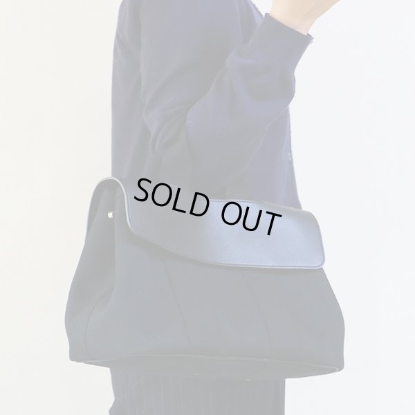 エルメス　ヴァルパライソPM　ブラック　持ったイメージ