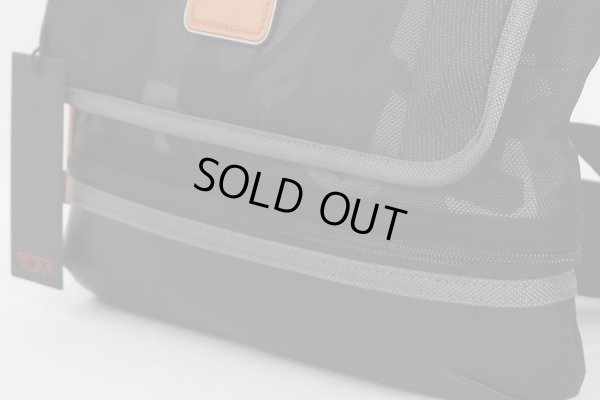 トゥミ 「ビール」クロスボディ 222371GC2 グレイカモ サイズ下部