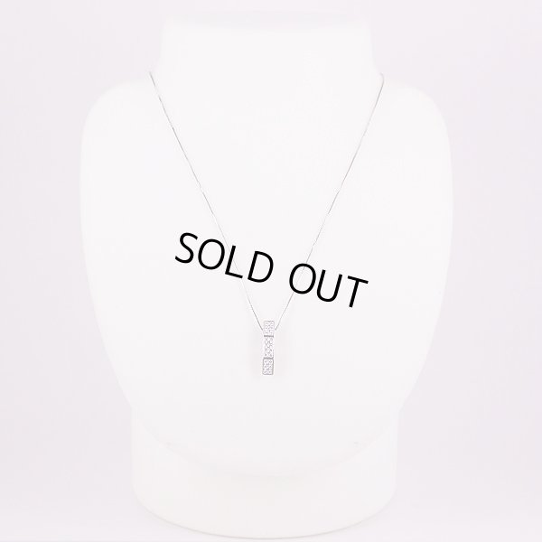 タサキ　K18WG ダイアイリペンダントネックレス 0.20ct 4.50g　装着イメージ