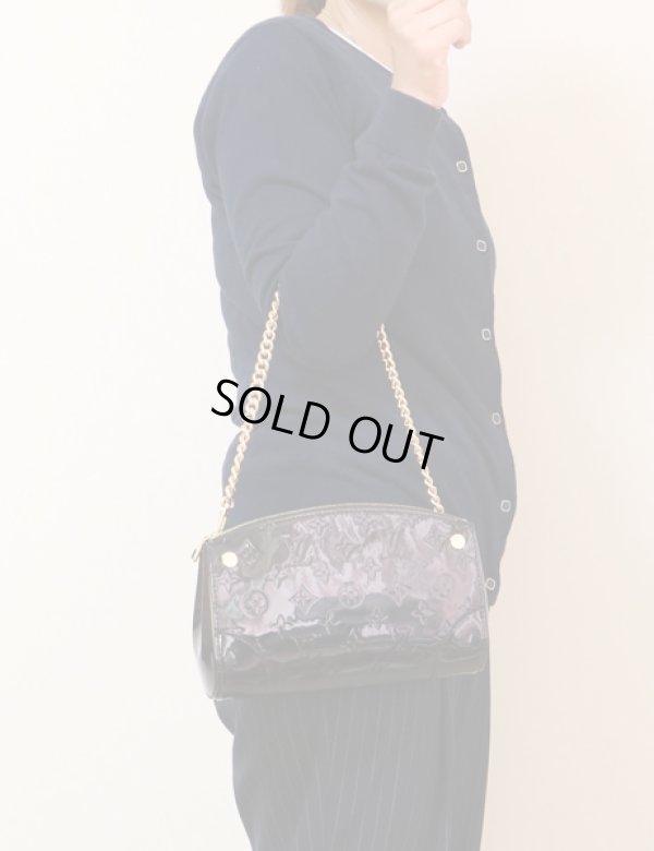 レザーストラップを外せばチェーンハンドルショルダーバックになり2WAYでご利用していただけます。