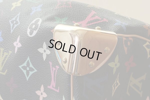 ヌメ革に僅かに焼け・所々にシミ、コーナープレート、前面金具に小傷やくすみが見受けられます。