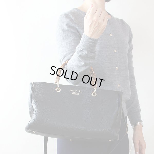 グッチ バンブーショッパー 2WAYショルダーバック 323660 20981 ブラック 持ったイメージ