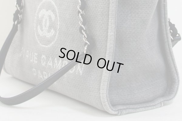 シャネル ドーヴィル キャンバストートバック A66939 グレー/ブラック サイド下部