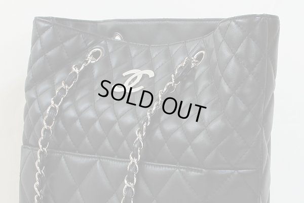 シャネル チェーントートバック ブラック/シルバー金具 サイド上部
