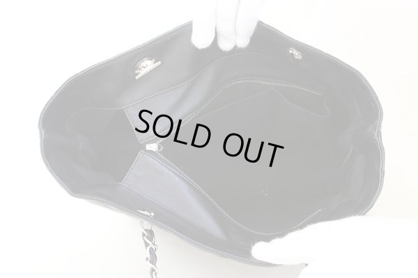 シャネル チェーントートバック ブラック/シルバー金具 中身