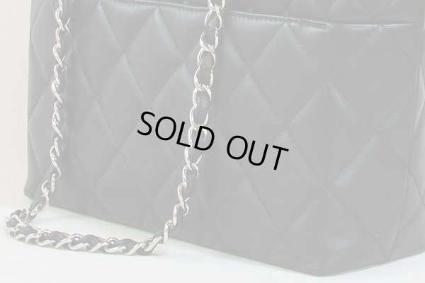 シャネル チェーントートバック ブラック/シルバー金具 サイド下部