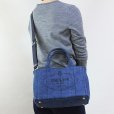 プラダ　カナパトートバック 1BG439 DENIM　掛けたイメージ