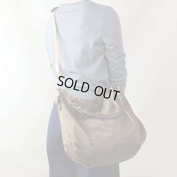 オロビアンコ 2WAYトートバック TILDE カーキ/ブラウン 掛けたイメージ