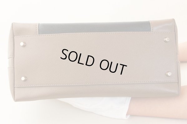 フルラ PIPER ハンドバック マスタードイエロー/オフホワイト/ダークベージュ 底