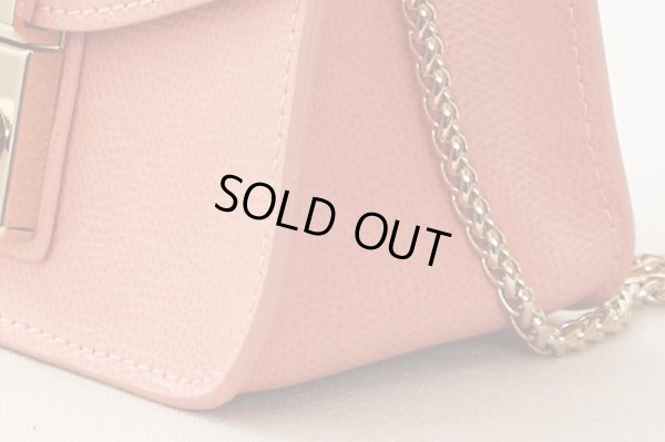 フルラ METROPOLIS クロスボディ ピンク サイド下部