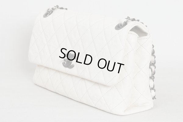 シャネル チェーンショルダーバック アリボリー/ヴィンテージ金具 サイド