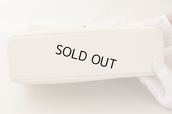 シャネル チェーンショルダーバック アリボリー/ヴィンテージ金具 底