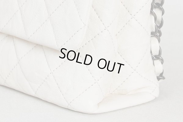 シャネル チェーンショルダーバック アリボリー/ヴィンテージ金具 サイド下部