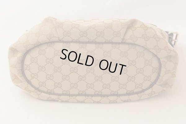 グッチ　ショルダーバック 388930 525040 ベージュ　底