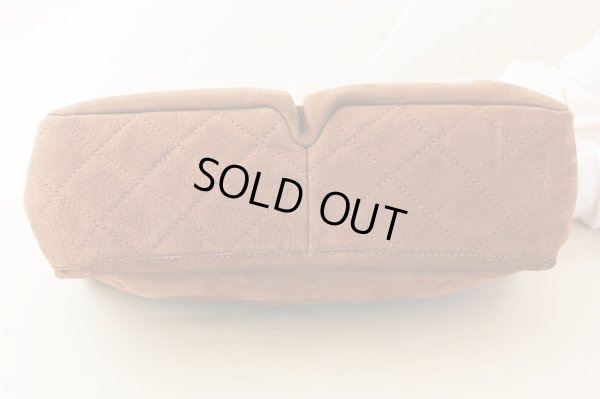 シャネル　チェーンショルダーバック ブラウン　底