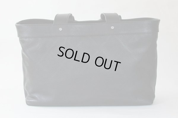 シャネル パンチングトートバック A33936 ブラック 裏面