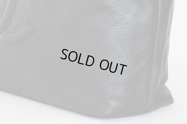 シャネル パンチングトートバック A33936 ブラック サイド下部