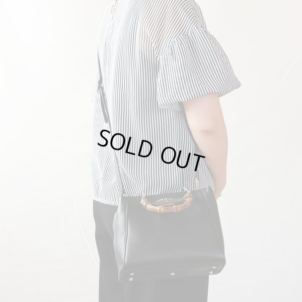 グッチ バンブーショッパーミニ2WAYバック 368823 001998 ブラック 掛けたイメージ