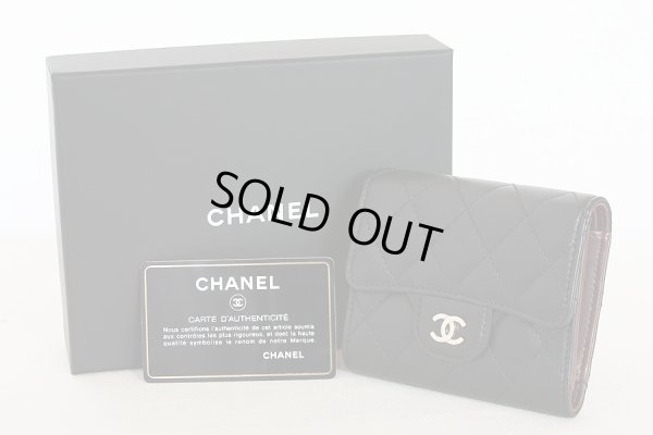 シャネル　三ツ折コンパクトウォレット A84029 ブラック／ボルドー　箱