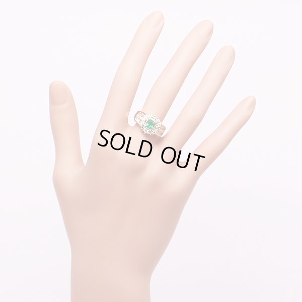 K18 エメラルドダイアイリリング 0.635ct 1.25ct 7.70g　装着イメージ